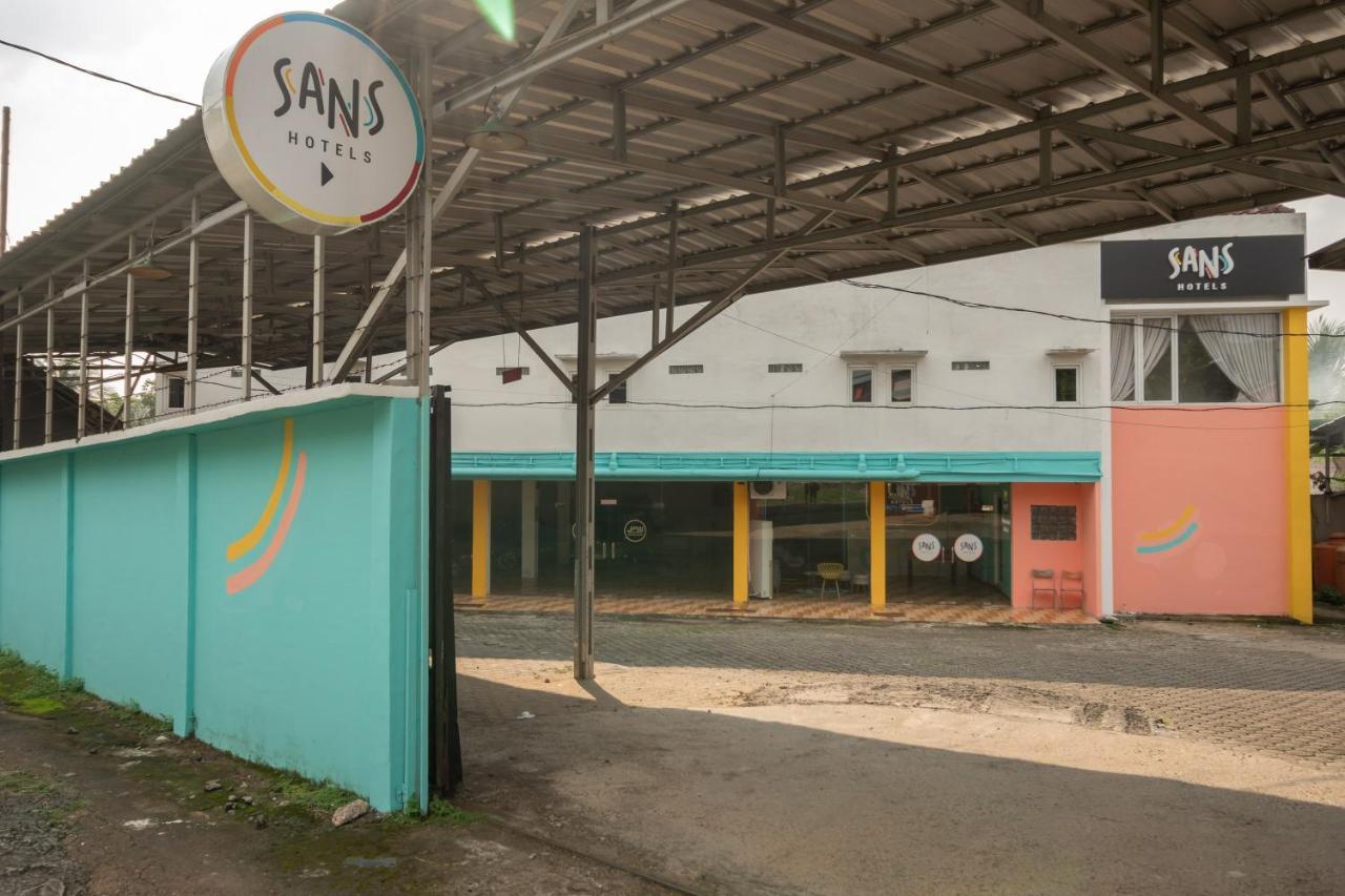 Sans Hotel Beauty Palembang Buitenkant foto