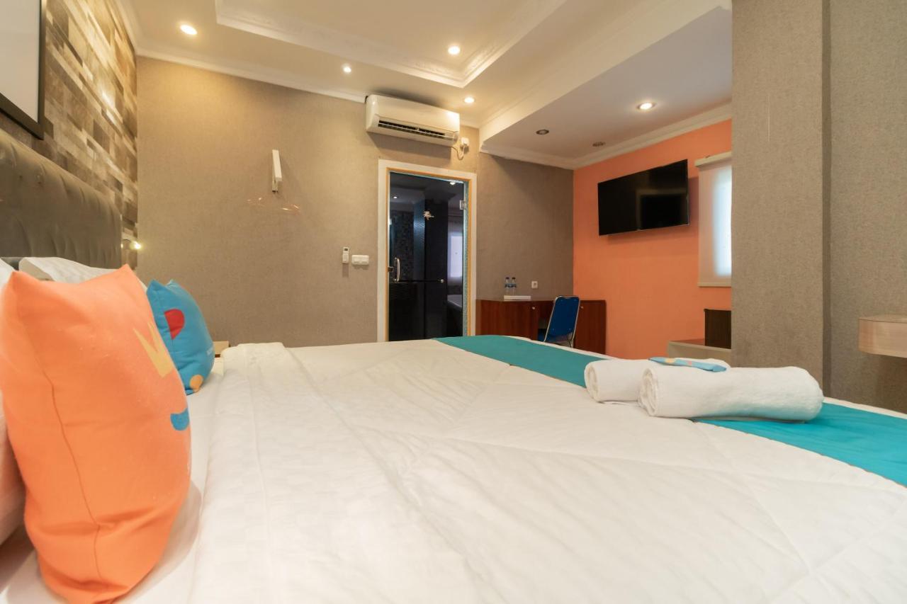 Sans Hotel Beauty Palembang Buitenkant foto